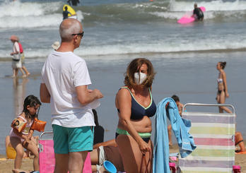 A Hendaye, le port du masque conseillé sur le front mer. ©Bob EDME