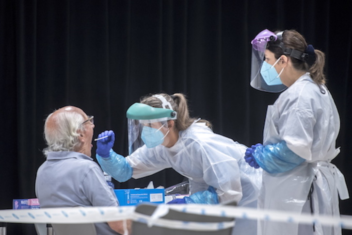 Pruebas a los clientes del Ramuntxo Berri. (Gorka RUBIO/FOKU)