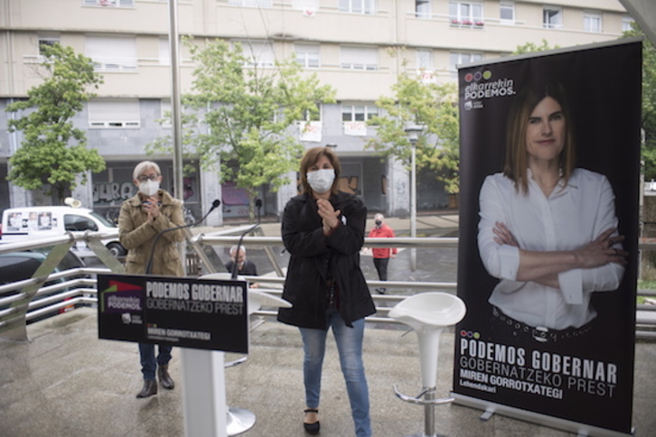Pilar Garrido, a la derecha, en un acto de campaña electoral. (Juan Carlos RUIZ/FOKU)