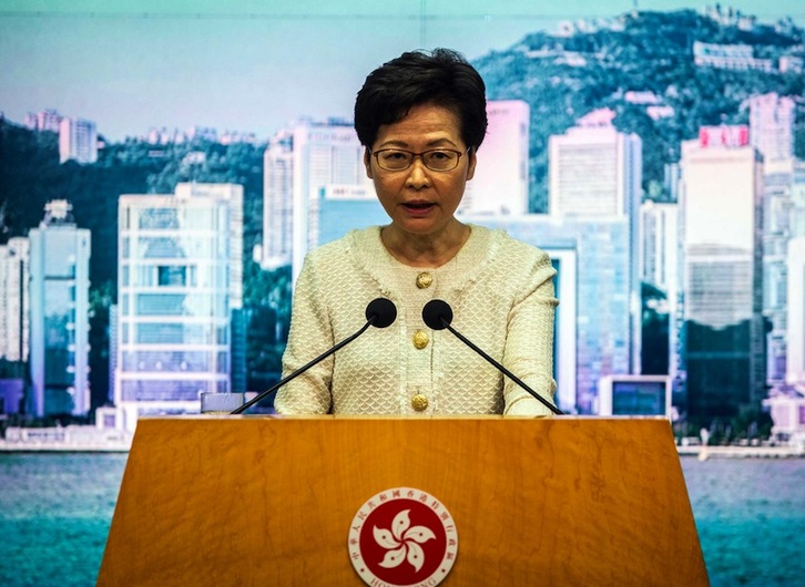 Carrie Lam Hong Kongeko gobernu-burua zigortutakoen artean dago. (Isaac LAWRENCE| AFP