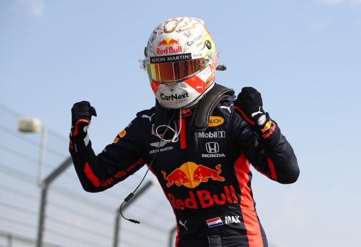 Max Verstappen celebra el triunfo (Bryn LENNON / AFP)