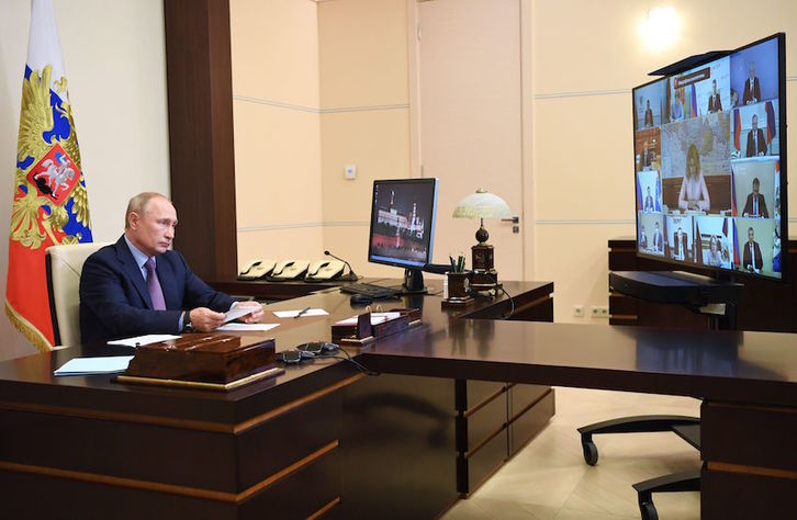Vladimir Putin, en una reciente videoconferencia sobre la situación de la pandemia. (ALEXEY NIKOLSKY / AFP)