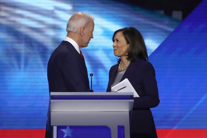 Joe Biden y Kamala Harris, durante el debate de los precandidatos demócratas en Houston, el pasado 12 de setiembre. (Win MCNAMEE/GETTY IMAGES/AFP)