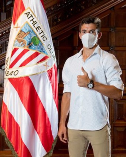 Vivian, tras renovar con el Athletic (ATHLETIC)