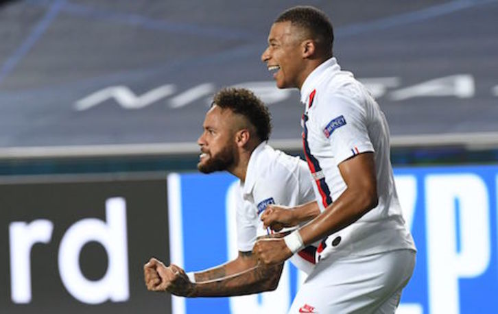 Las grandes estrellas del PSG, Mbappé y Neymar, acabaron apareciendo en el rush final. (David RAMOS/FOKU)