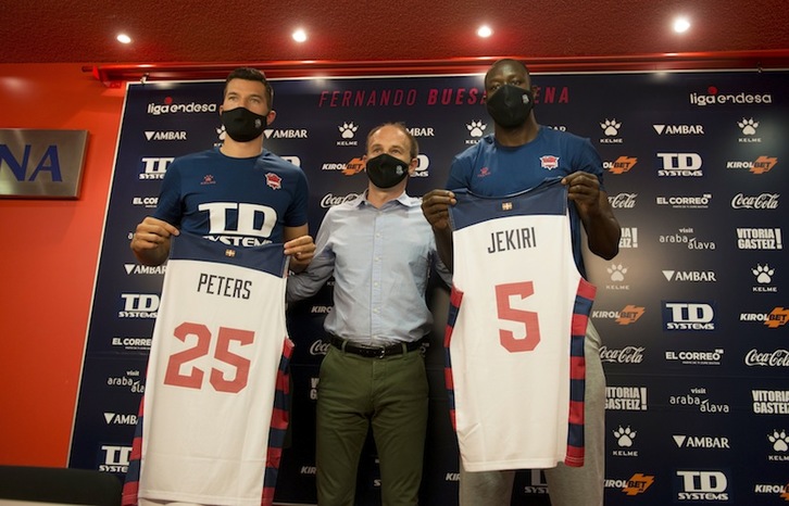 Peters y Jekiri, en su presentación. (Raúl BOGAJO / FOKU)