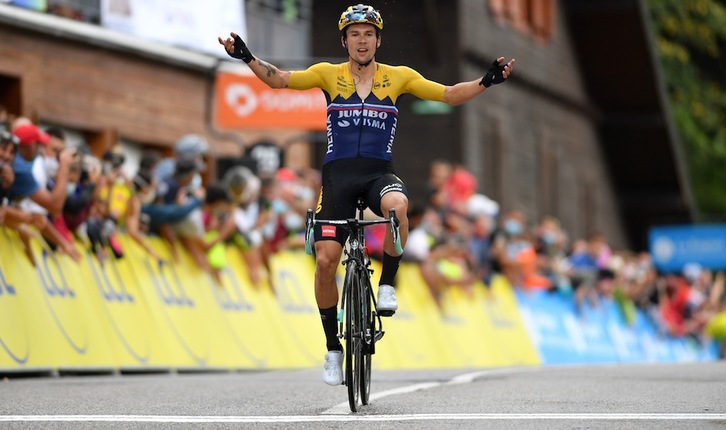 Sin levantarse del sillín, Primoz Roglic ha puesto el Criterium Dauphiné a su favor en 600 metros. (Justin SETTERFIELD / AFP PHOTO)