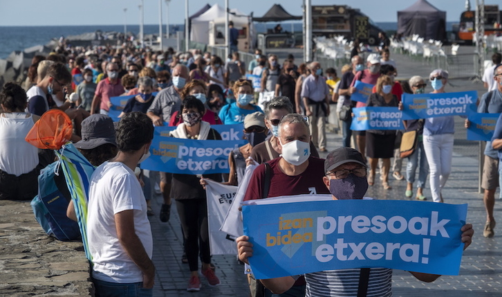 Giza-kateetako bat, Zurriolan barrena. (Jon URBE | FOKU)