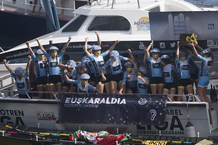 Felicidad completa en la tripulación de Orio. (Juan Carlos RUIZ / FOKU)
