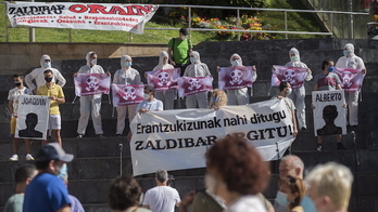 Recuerdo a Beltrán y Sololuze en la última marcha de Eibar. (Juan Carlos RUIZ | FOKU)