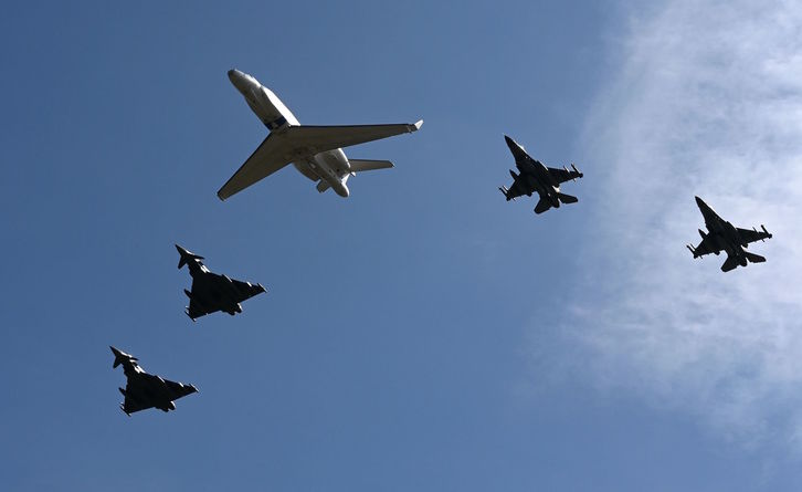 Cazas israelíes y alemanes en un ejercicio conjunto este lunes en Fuerstenfeldbruck. (Christof STACHE/AFP)