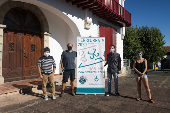 Beñat Bidegain, Koldo Tellitu, Peio Jorajuria eta Ihintza Bidart, Kanbon eginiko agerraldian. (Guillaume FAUVEAU)