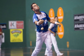 Min hartu bazuen ere igandeko partida amaitu egin zuen Erik Jakak (Iñigo URIZ/FOKU)