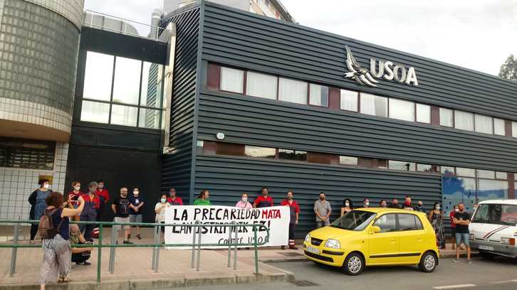 Protesta de los trabajadores de Usoa. (vía twitter @LABsindikatua ).