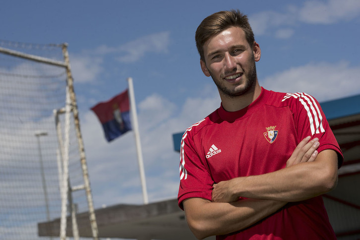 Jon Moncayola posa hoy en Tajonar (Osasuna)