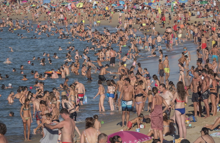 Así estaba la playa de La Concha este jueves. (Andoni CANELLADA | FOKU)