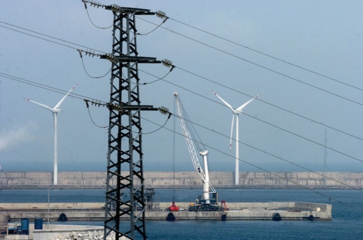 Bilboko Portuko parke eolikoa. (Luis JAUREGIALTZO / FOKU)