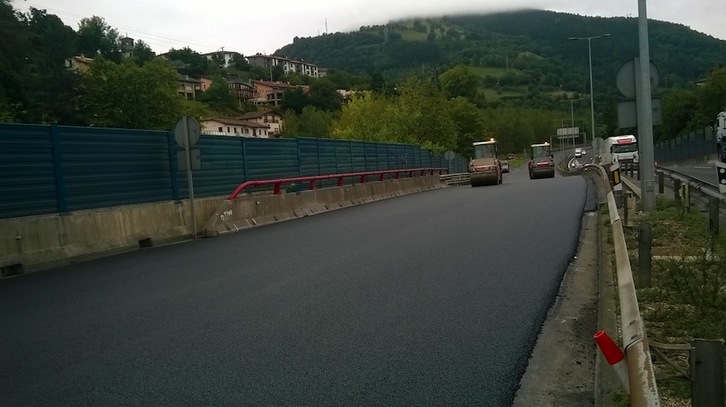 El tramo de la carretera N-1 en la que se han realizado labores de profundidad, a la altura de Villabona. (DIPUTACIÓN DE GIPUZKOA)