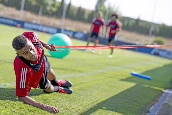 Antonio Otegui, entrenando en Taxoare. (OSASUNA)