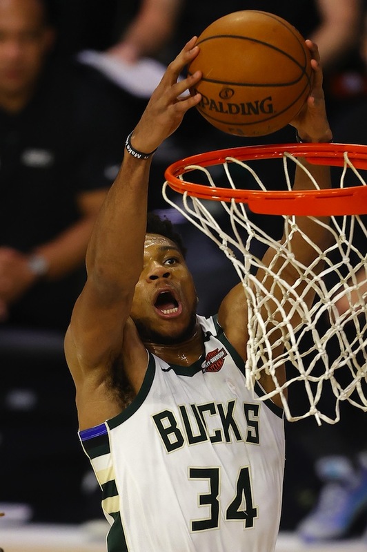 Giannis Antetokounmpo ha campado a sus anchas a costa de los Orlando Magic. (Mike EHRMANN / AFP PHOTO)