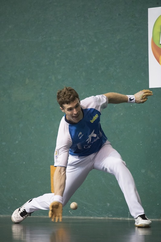 Artola, pilota zail bat jaso nahian (Juan Carlos RUIZ / FOKU)