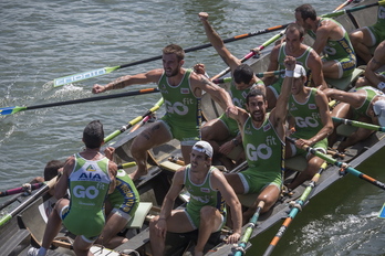 Hondarribia celebra el triunfo en Sestao. (Andoni CANELLADA/FOKU)
