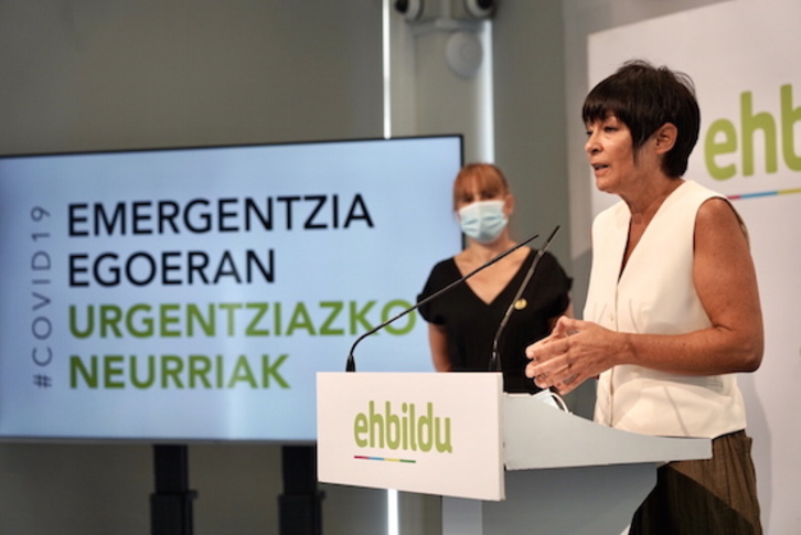 Maddalen Iriarte junto a Nerea Kortajarena en Donostia. (Andoni CANELLADA/FOKU)