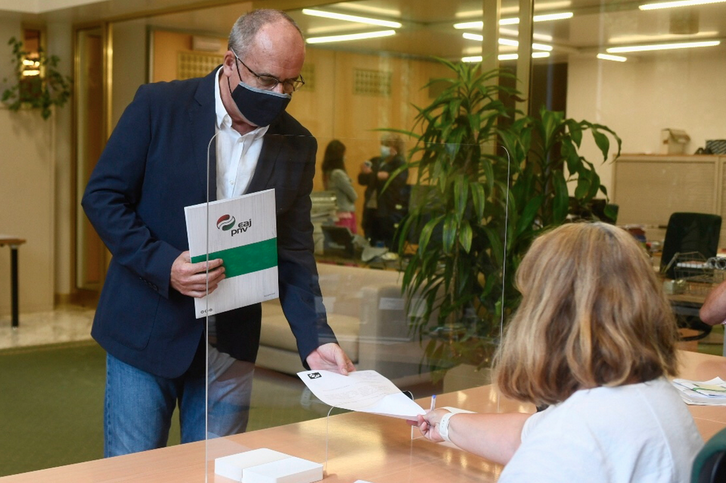 Egibar registra la candidatura a lehendakari de Iñigo Urkullu. (FOKU).