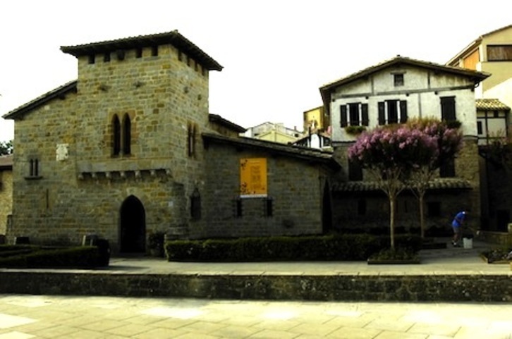 El actual Caballo Blanco toma su nombre de una famosa posada de la calle Mayor de Iruñea.