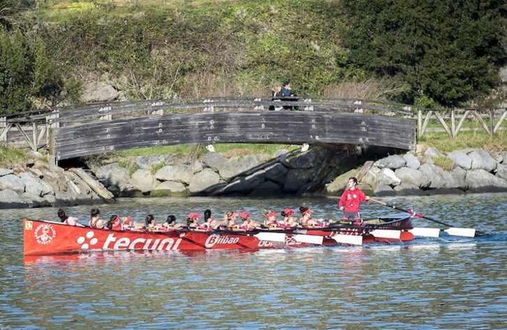 La trainera femenina de Deusto, en el Descenso del Oria (Gorka RUBIO / FOKU)