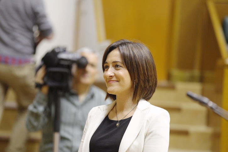 Idurre Bideguren 2019ko senataria aukeratzeko bozketan Gasteizko Legebiltzarrean. (Endika PORTILLO/FOKU)