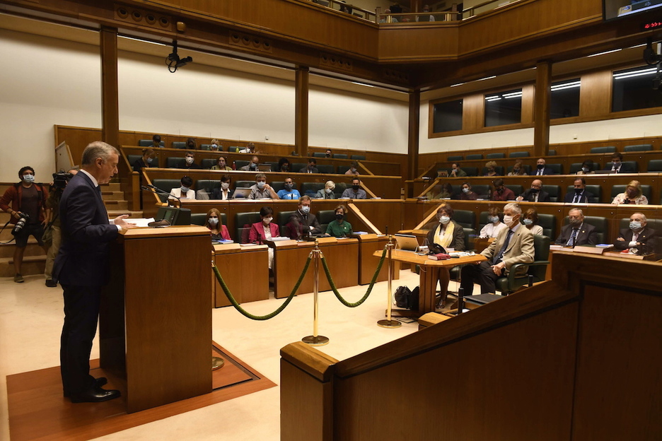 Iñigo Urkulluren mintzaldia entzuten dute parlamentariek. (Juana RUIZ/FOKU)