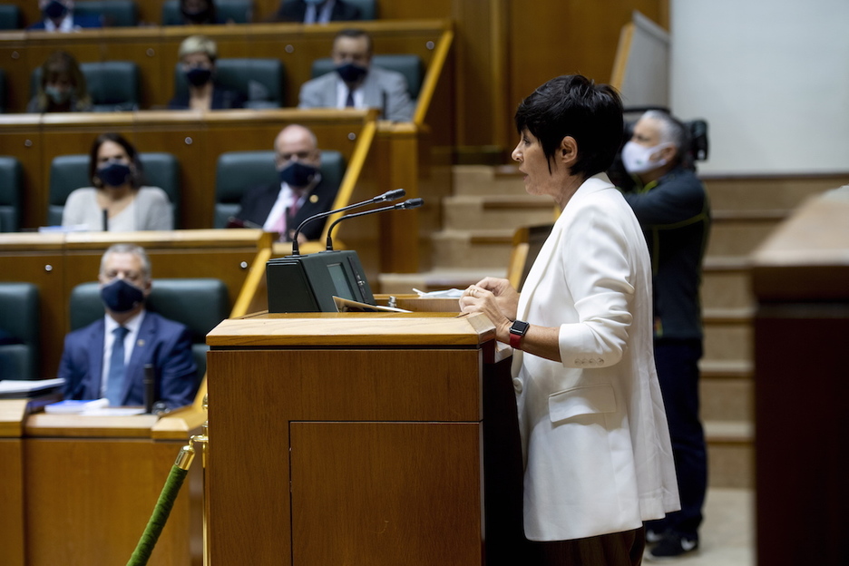 EH Bilduko lehendakariagaia, eta Urkullu bere hitzaldia entzuten. (Raul BOGAJO/FOKU)