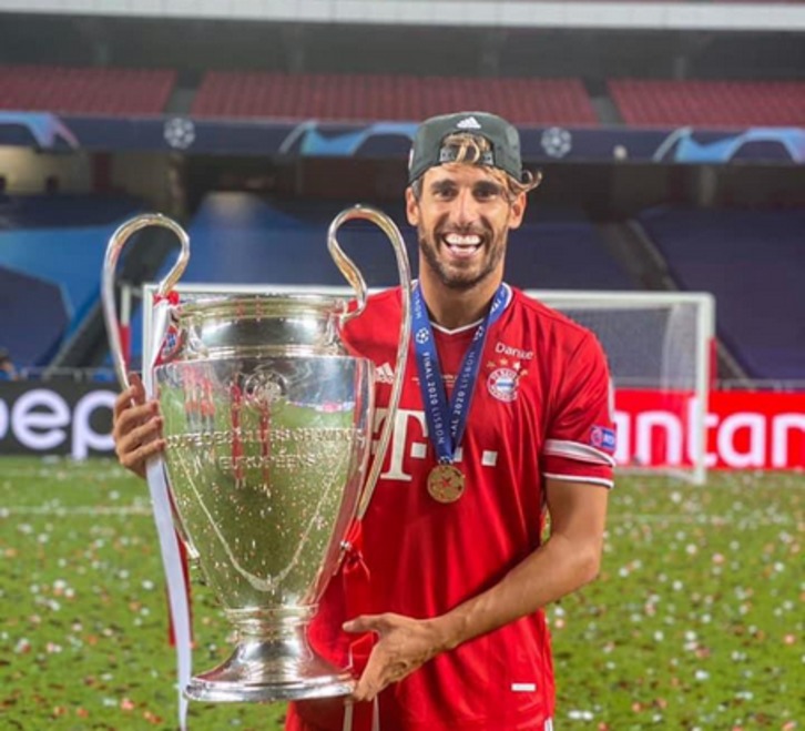 Javi Martínez celebrando el triunfo en la Champions. (@Javi8Martinez)
