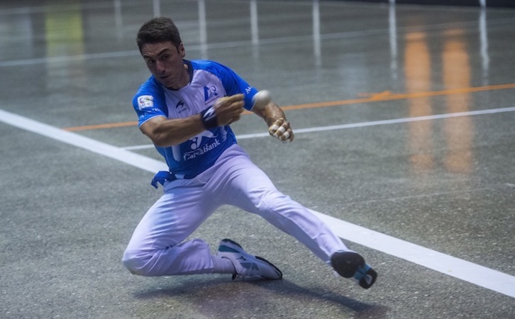 Peio Etxeberria bikain moldatu da defentsan ere (Luis JAUREGIALTZO / FOKU)