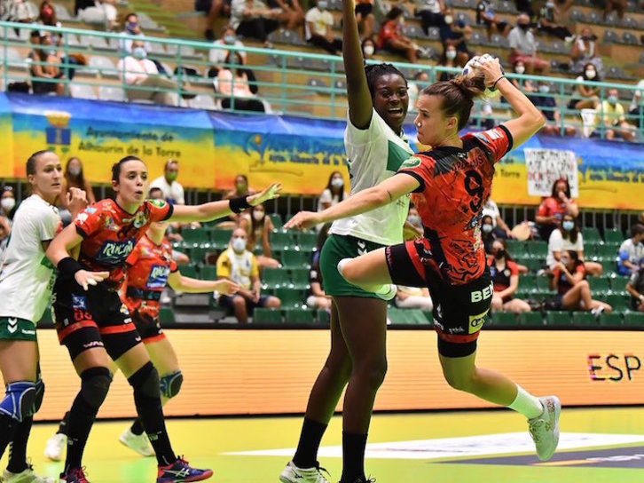 Arderius, exjugadora de Bera Bera, se ha proclamado campeona de la Copa. (RFEBM)