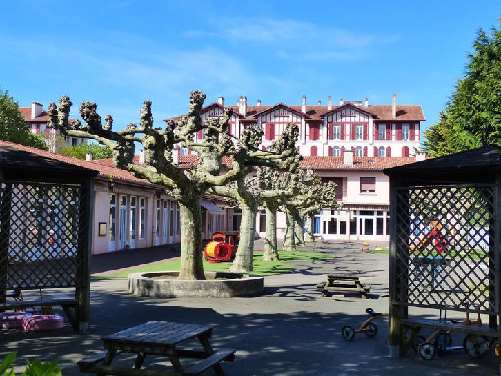 Escuela de primaria Lahubiague, en el barrio barrionarra de Marracq. (NAIZ)