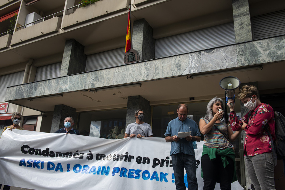 A Bayonne, Bake Bidea avait appelé au rassemblement devant le consulat d’Espagne. © Guillaume FAUVEAU