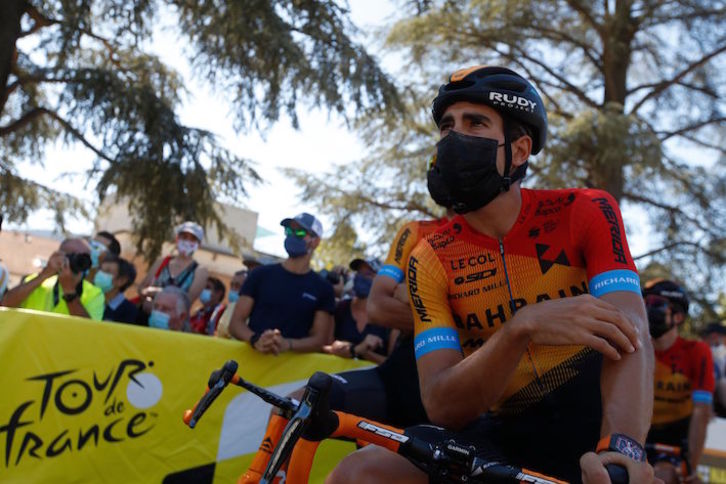 Mikel Landa espera al comienzo de la 7ª etapa. (Christophe ENA/AFP)