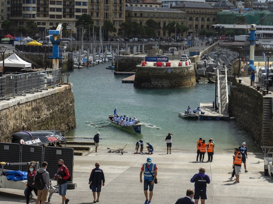 Portuan ez zen ohiko kolore festarik izan (Jon URBE / FOKU)