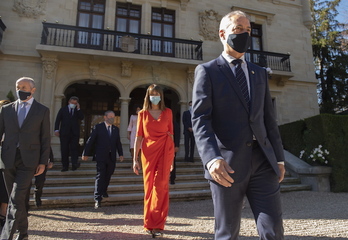 Iñigo Urkullu, seguido por los miembros de su nuevo Gobierno. (Raul BOGAJO/FOKU)