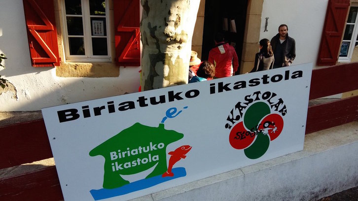 Biriatuko ikastola ixtea erabaki dute covid-19 kasu bat agertu ondoren. (@seaskaikastola)