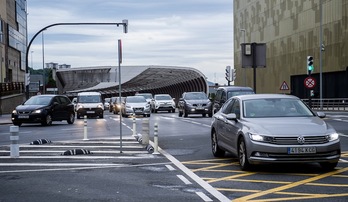Acceso a Bilbo por San Mamés. (Luis JAUREGIALTZO/FOKU)