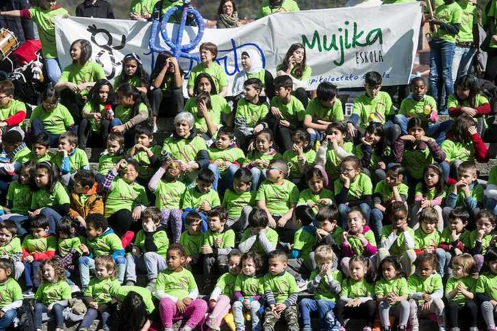 Imagen de archivo del alumnado de Mujika Eskola. (Luis JAUREGIALTZO/FOKU)