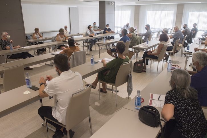El encuentro ha tenido lugar en el Hotel Aranzazu de Donostia. (Juan Carlos RUIZ / FOKU)