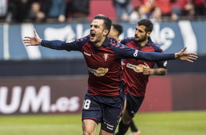 Juan Villar ya es historia en Osasuna, después de año y medio defendiendo la elástica rojilla. (Jagoba MANTEROLA/FOKU)