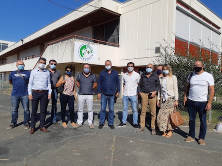 Korsikako ordezkaritza Baionako Estitxu Robles Kolegioan. (NAIZ)