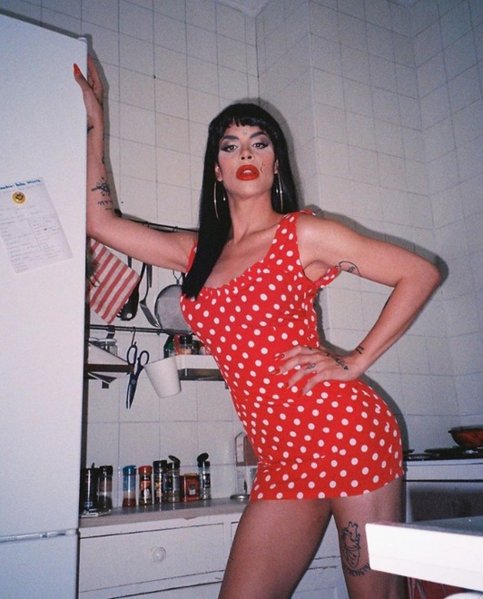 Tres actrices encarnan a Cristina Ortiz en diferentes etapas.(NAIZ)