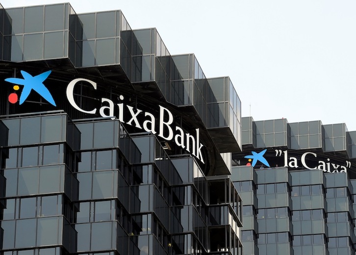 La sede central de Caixabank en Barcelona. (Lluís GENÉ | AFP)