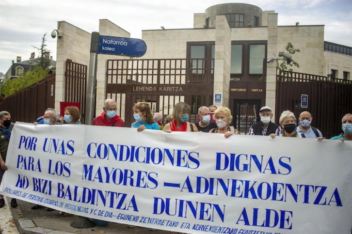 Concentración celebrada este jueves ante Lehendakaritza. (Jaizki FONTANEDA / FOKU)